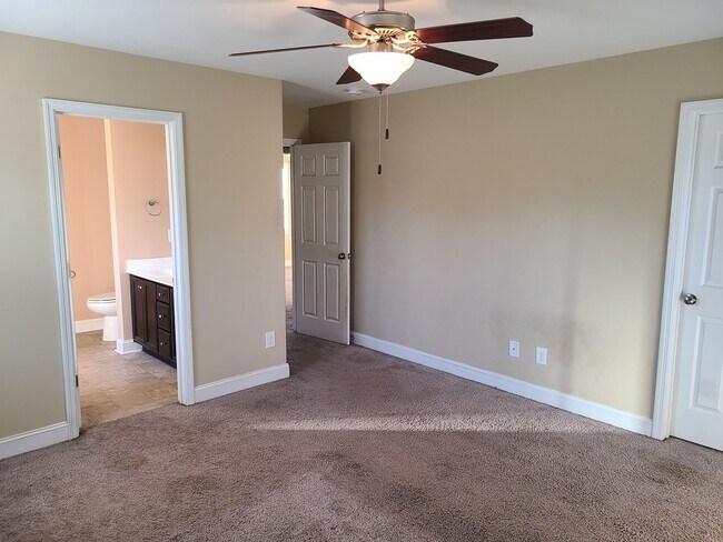 Building Photo - 3 Bedroom, 2.5 bath home - Sneads Ferry - Everetts Creek Community