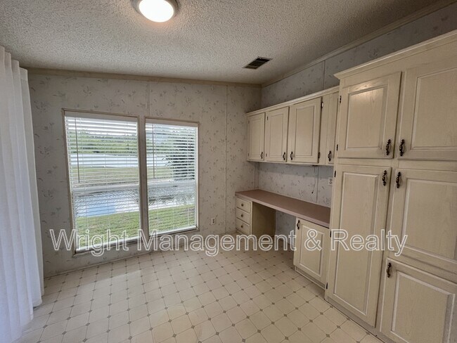 Building Photo - 10614 Hayden Ave