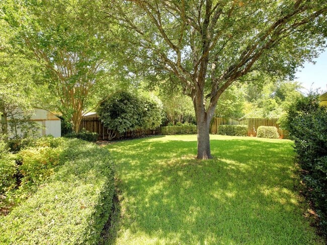 Building Photo - 213 Mesa Verde