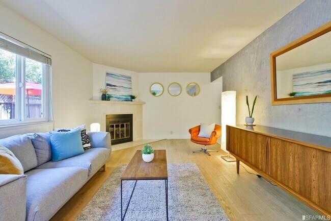 Building Photo - 542 Brewster Ave