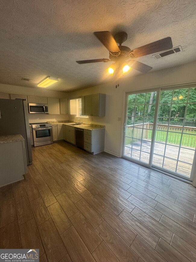Building Photo - 105 Fox Trail Pl