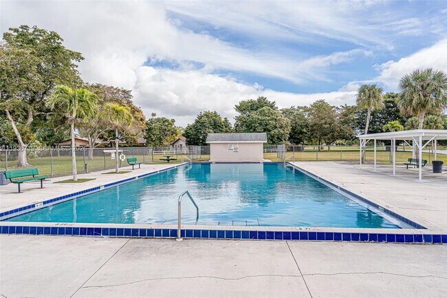 Building Photo - 8107 NW 74th Ave