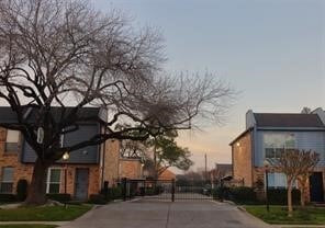 Building Photo - 6202 Skyline Dr