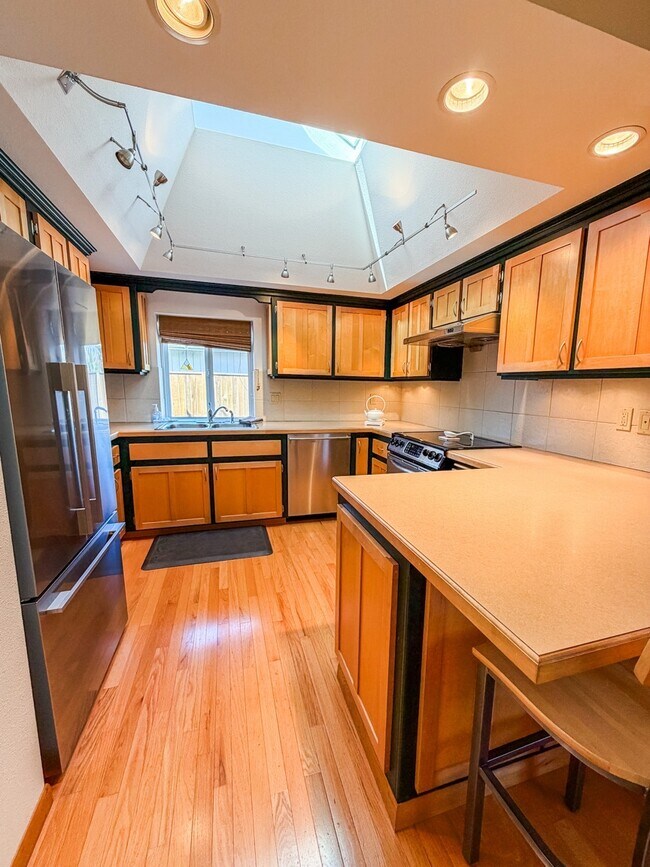 Building Photo - 2905 NE 26th St