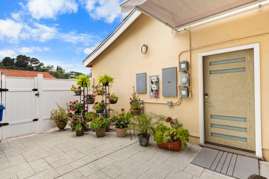 Building Photo - 11429 Dona Pegita Dr