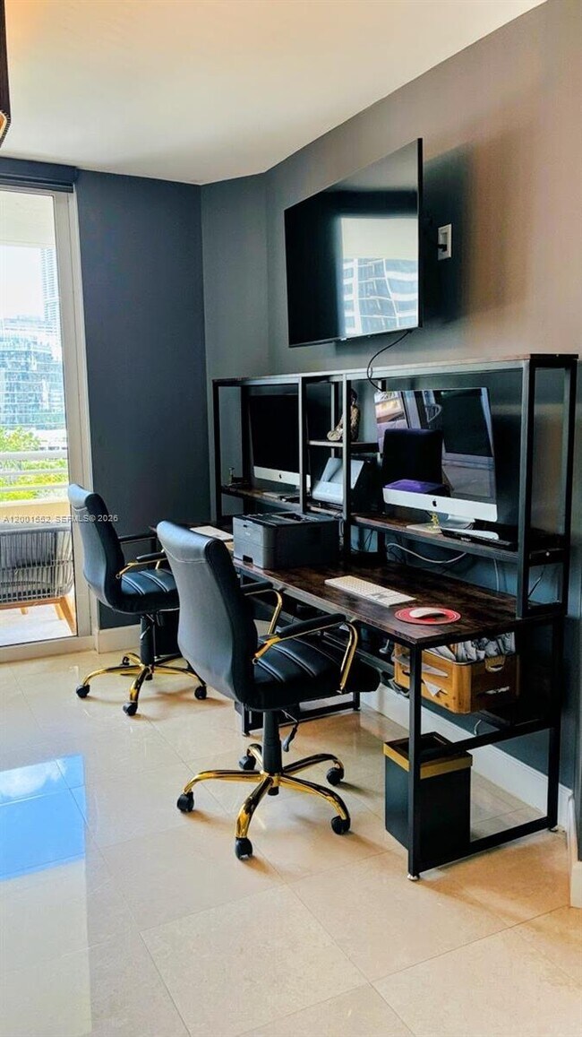 Building Photo - 848 Brickell Key Dr