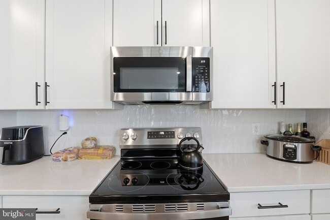 Building Photo - 615 Clover Ln