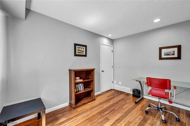 Building Photo - 2202 Acacia Park Dr