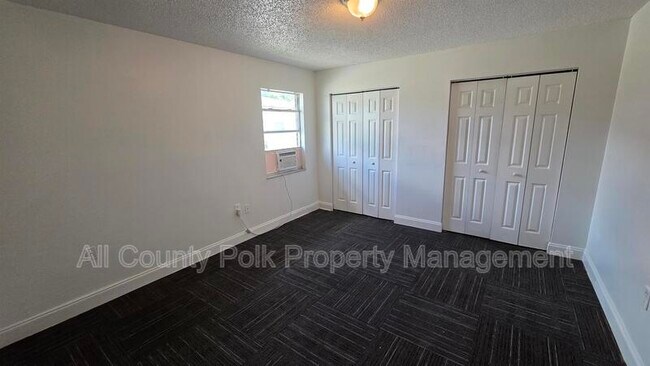 Building Photo - 522 Pinewood Ave