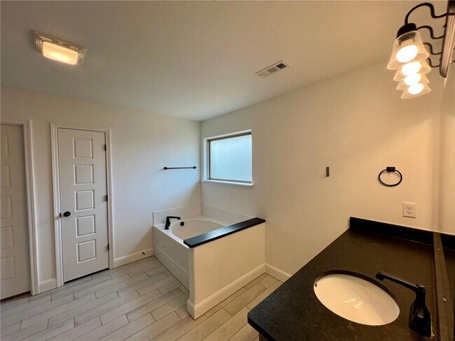 Building Photo - 1011 Sundance Ln