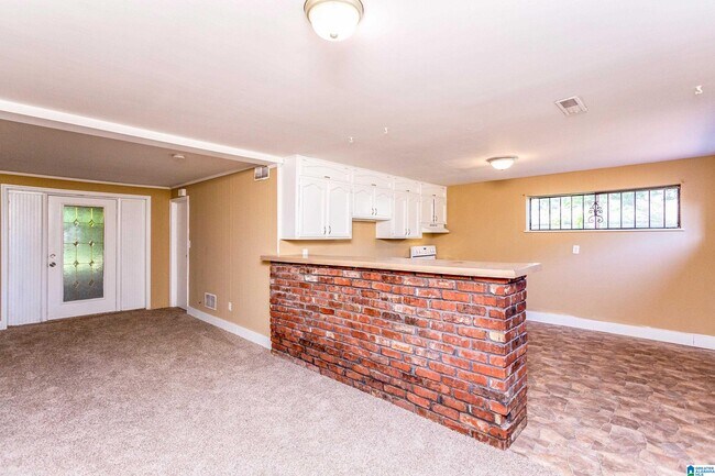 Building Photo - 1112 S Gale Dr