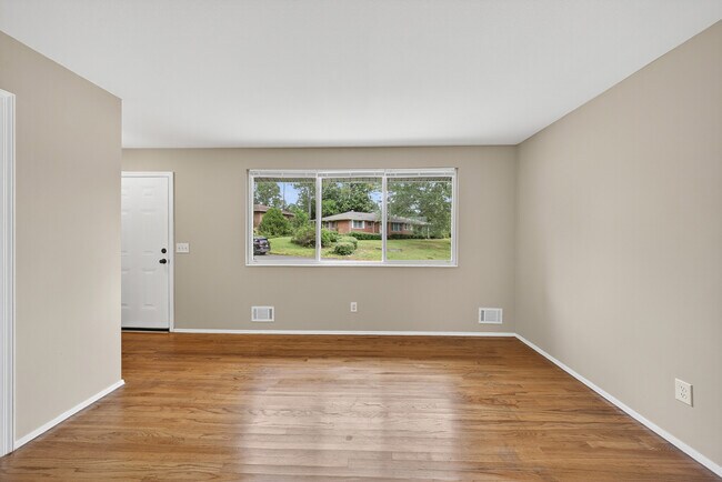 Building Photo - 2327 Mura Dr