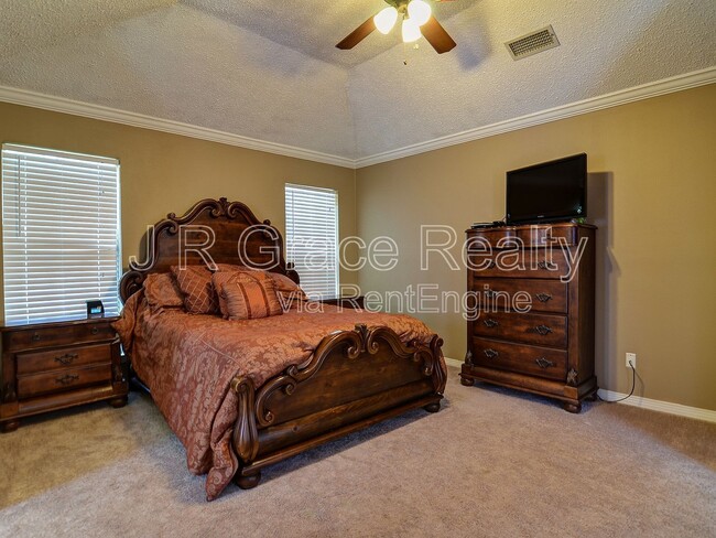 Building Photo - 1308 White River Dr