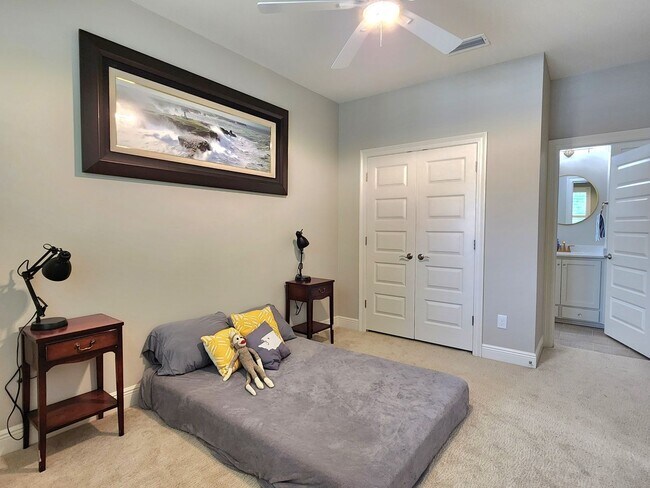 Building Photo - Stunning 2-story Home in the Coveted East ...