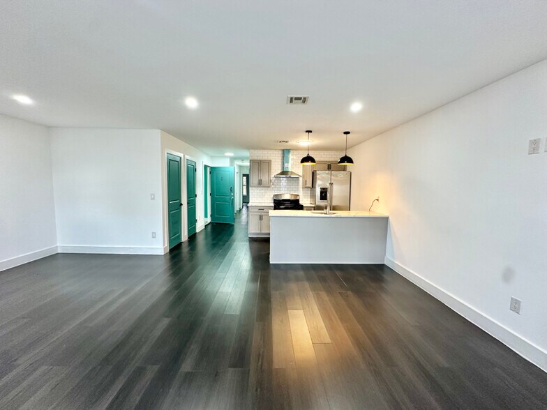 Building Photo - 101 4th Ave