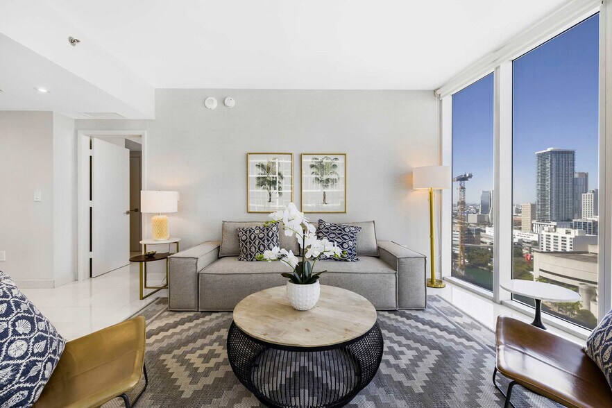 Building Photo - 485 Brickell Ave