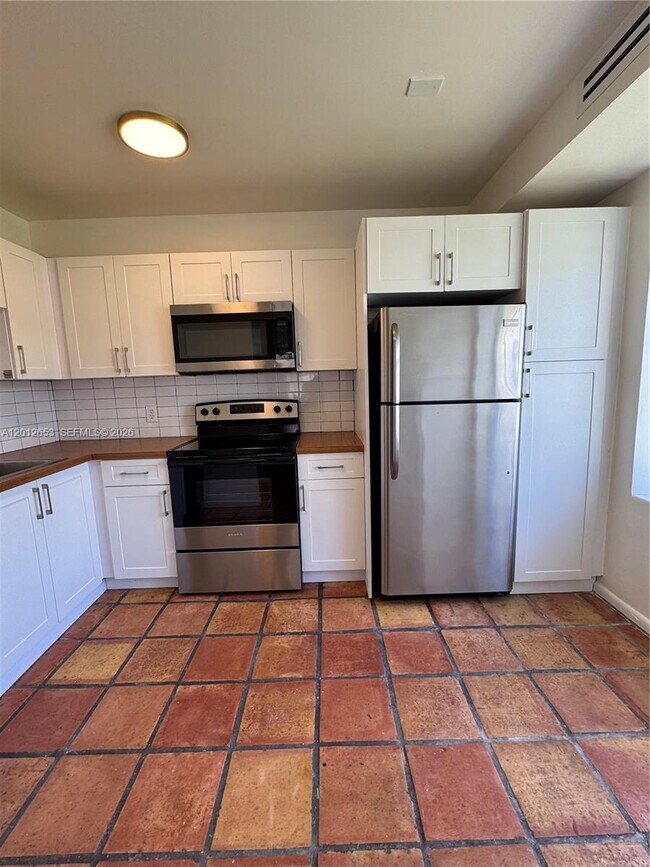 Building Photo - 1460 Ocean Dr