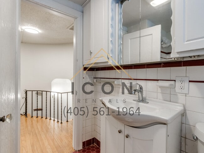 Building Photo - 216 NW 36th St