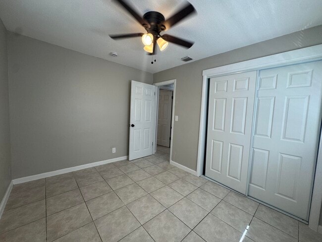Building Photo - 8821 Dania Dr
