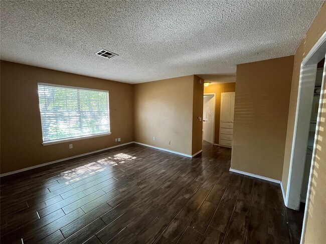 Building Photo - 829 Russell Cir