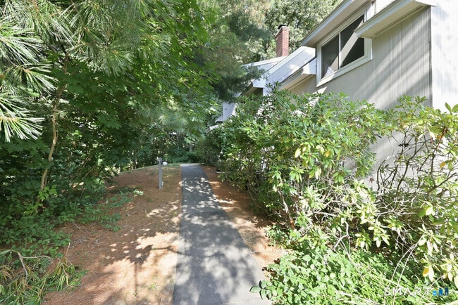 Building Photo - 10 Partridge Ct