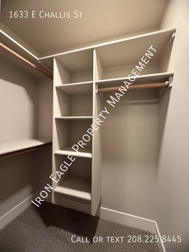 Building Photo - 1633 E Challis St