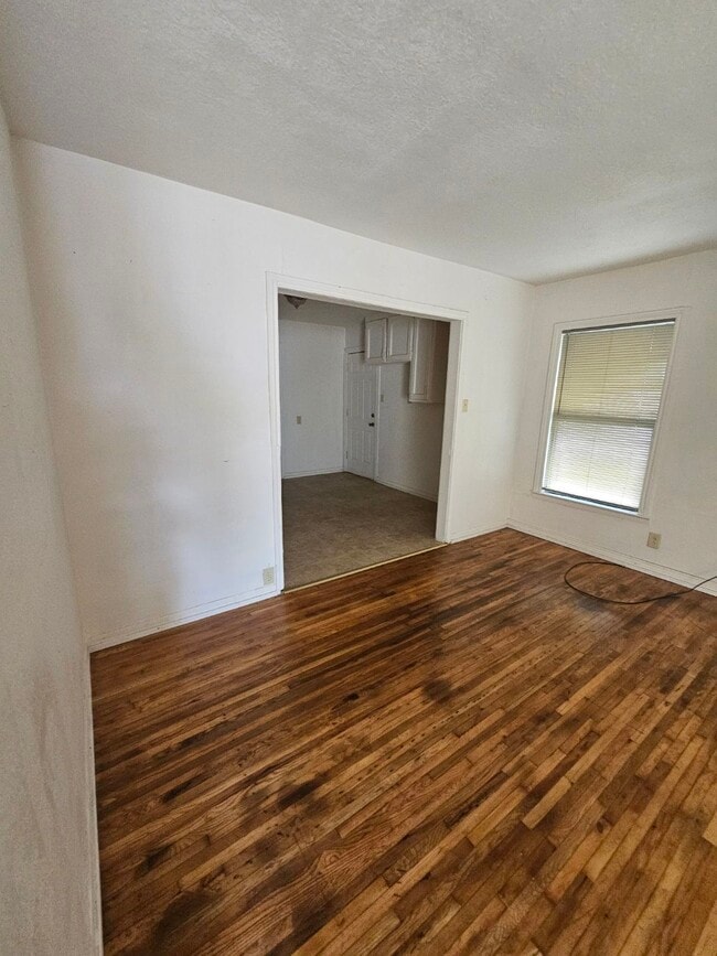 Building Photo - 3203 Hale Ave