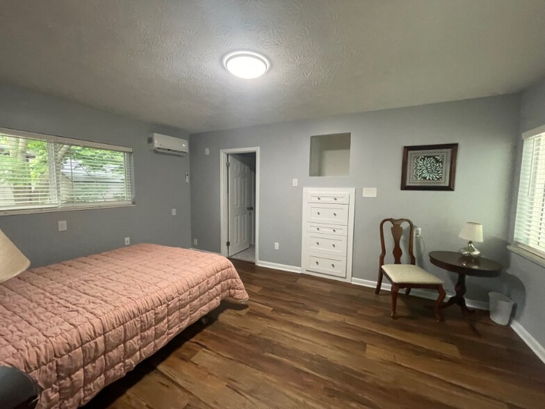 Building Photo - 4007 Aldington Dr