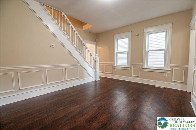 Building Photo - 1057 Jackson St