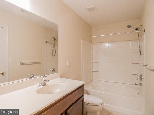 Building Photo - 2105 Lexington Mews