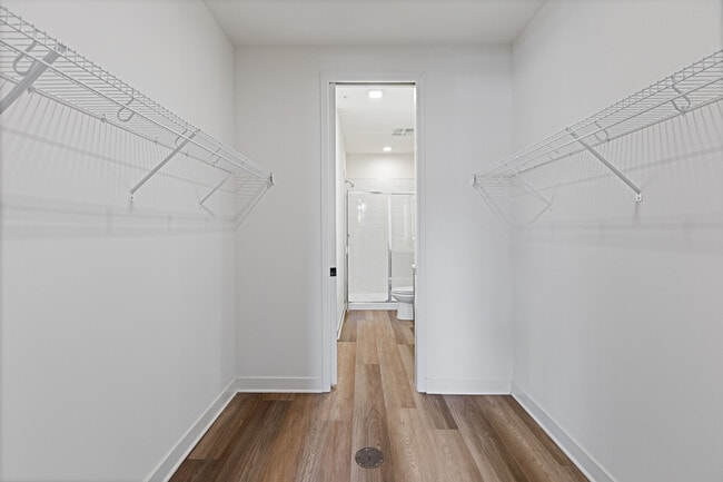 Building Photo - 818 N Wolcott Ave