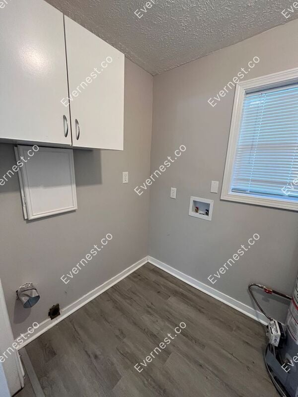 Building Photo - 160 Meadowview St