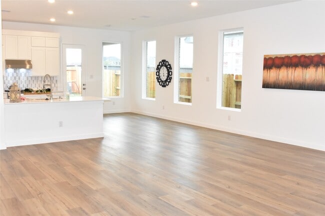 Building Photo - 32042 Sweet Pea Mdw Dr