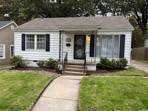Building Photo - Adorably Updated 3 bedroom home in Hillcrest