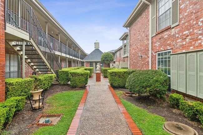 Building Photo - 7920 Rockwood Ln