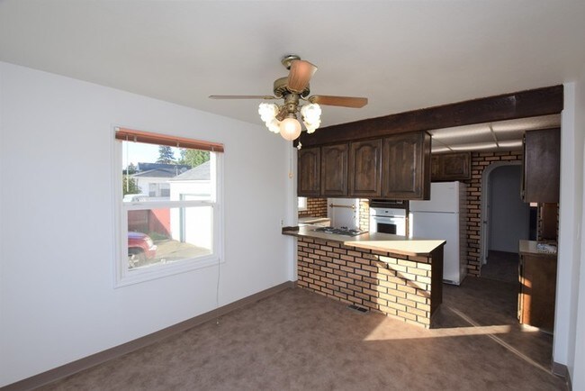 Building Photo - Charming N. Portland Home