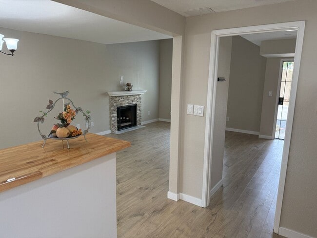 Building Photo - Updated 3 Bedroom 2.5 Bath 2 Story Condo F...