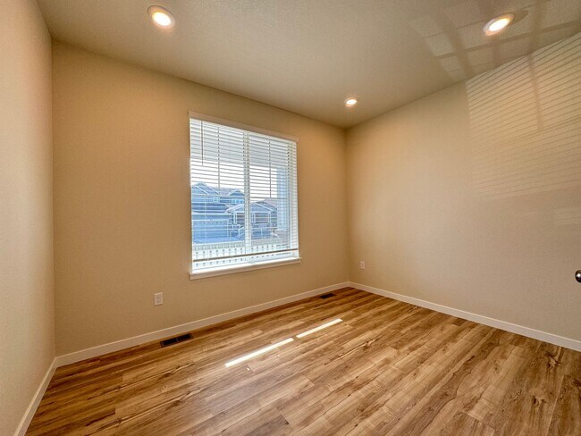 Building Photo - Beautiful newer House in Timnath Lakes!