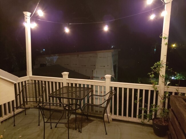 Building Photo - Charming 3-story Home in the Heart of Down...