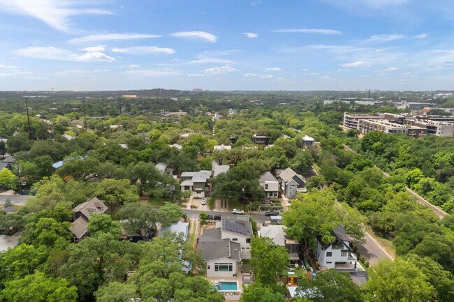 Building Photo - Modern Oasis in Bouldin Creek