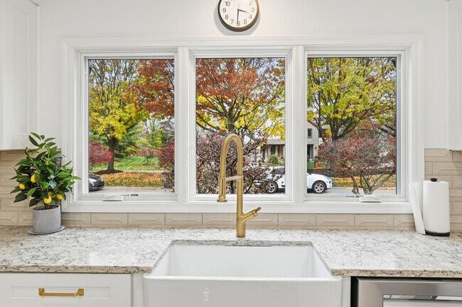 Building Photo - 8661 Craigston Ct