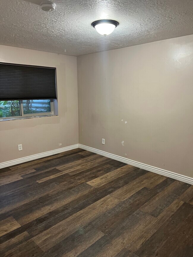 Building Photo - 934 N 1445 W