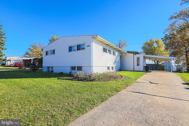 Building Photo - 2421 Lightfoot Dr