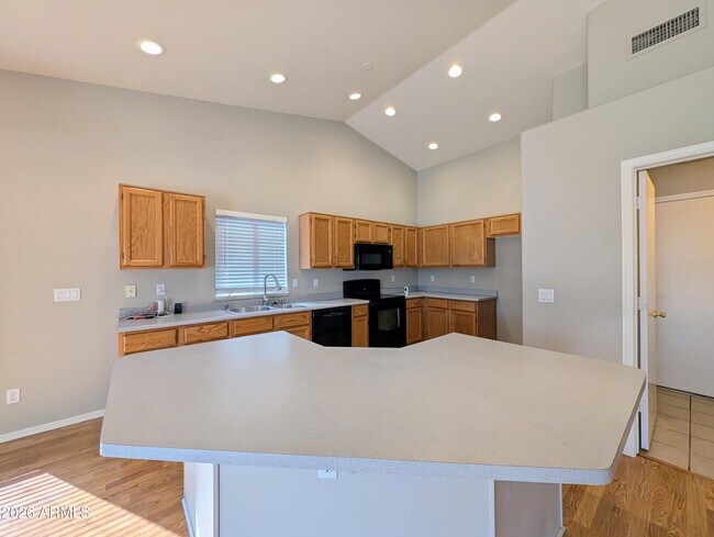 Building Photo - 8639 W Fullam St