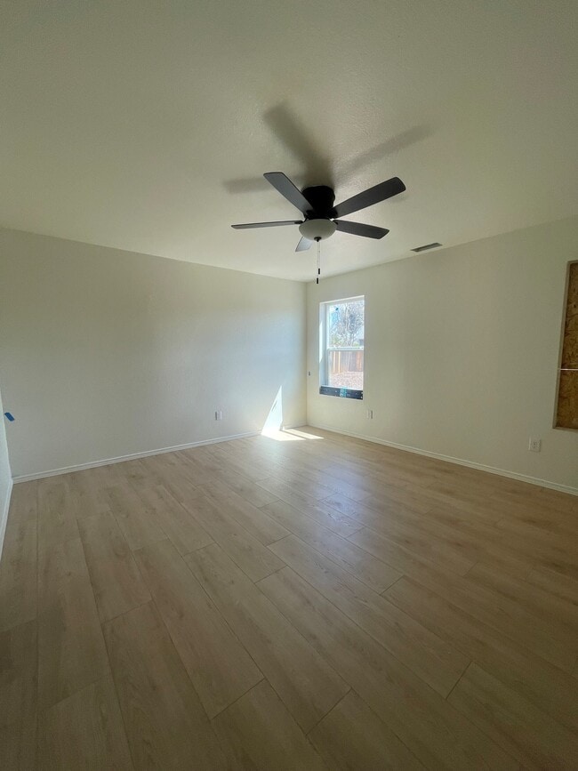 Building Photo - 4348 N Sauter Dr W