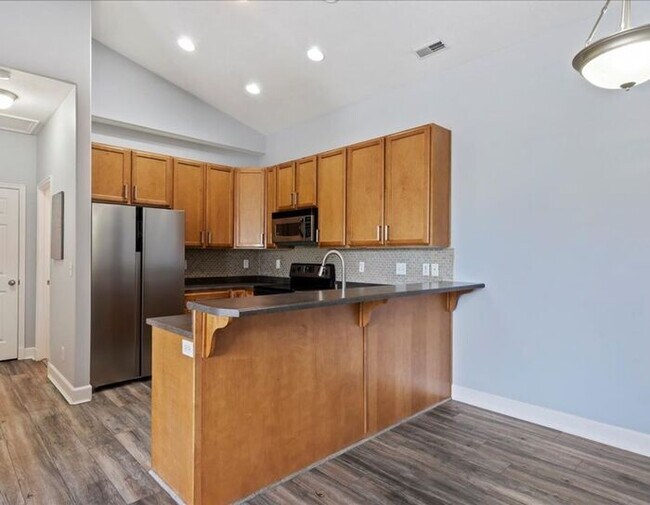 Building Photo - North Salt Lake Like New 2 bad, 2 bath 2 car garage