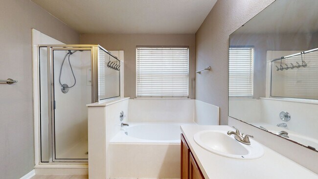 Building Photo - FREE DECEMBER RENT! PETS WELCOME!!!