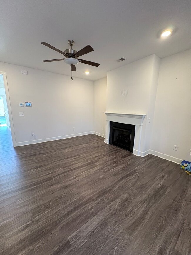 Building Photo - 3 Bedroom 2.5 Bath Townhome is the Madison Park area!!! $250 off the 1st Full Month's Rent!!!