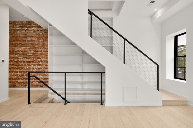 Building Photo - 1451 Maryland Ave NE