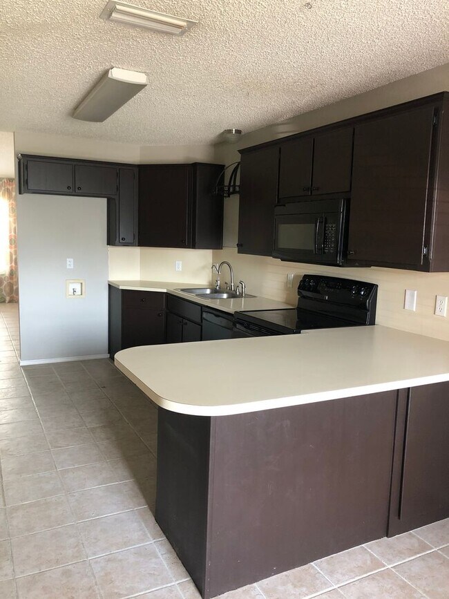 Building Photo - Adorable 3 Bedroom/ 2 Bath - Available November!!